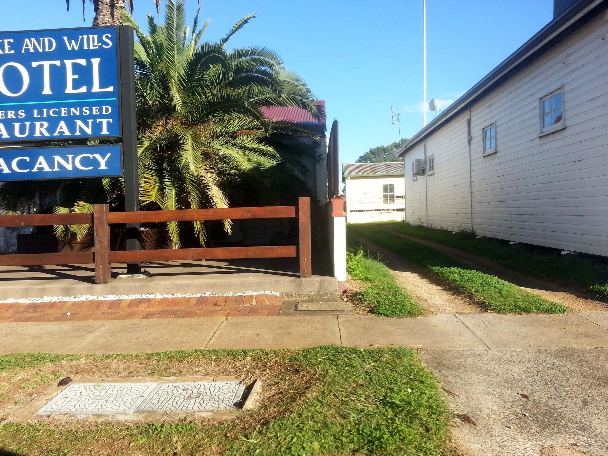 Street view near Burke & Wills Motor Inn & Explorers Restaurant, Kingaroy — © bob3bob3 (CC BY-SA · Mapillary)