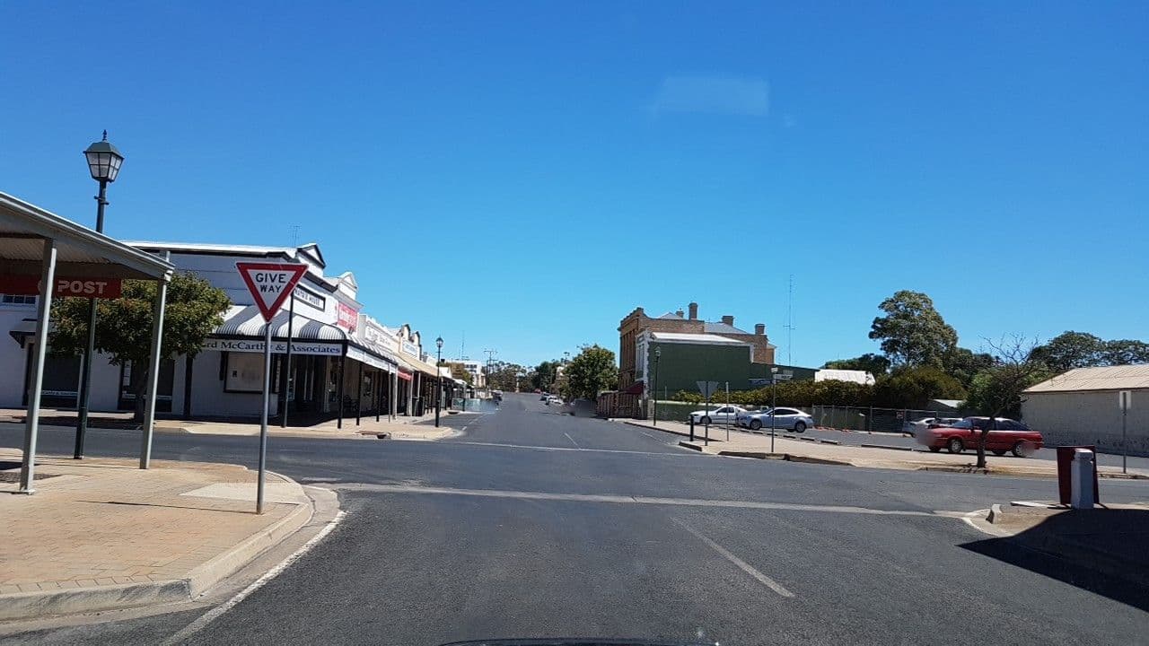 Street view near Cornwall Hotel, Moonta Bay — © didz (CC BY-SA · Mapillary)