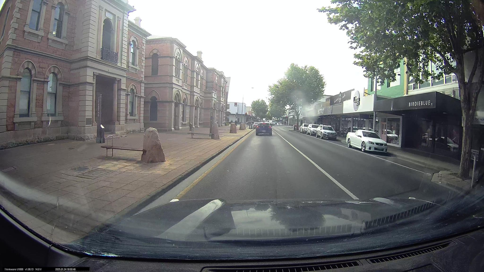 Street view near Mount Gambier Jens Hotel, Mount Gambier — © maxim752 (CC BY-SA · Mapillary)