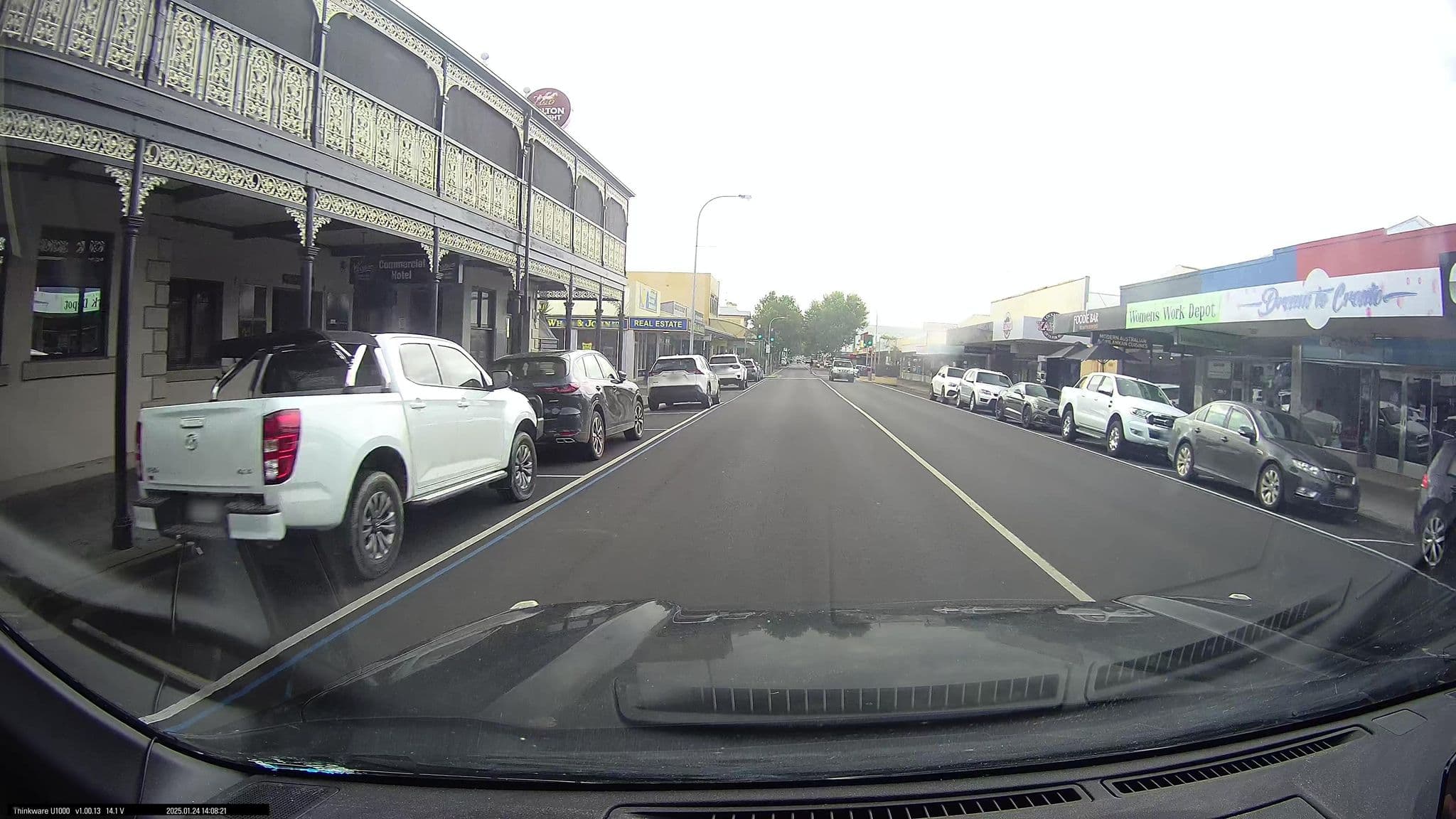 Street view near Commercial Hotel, Mount Gambier — © maxim752 (CC BY-SA · Mapillary)