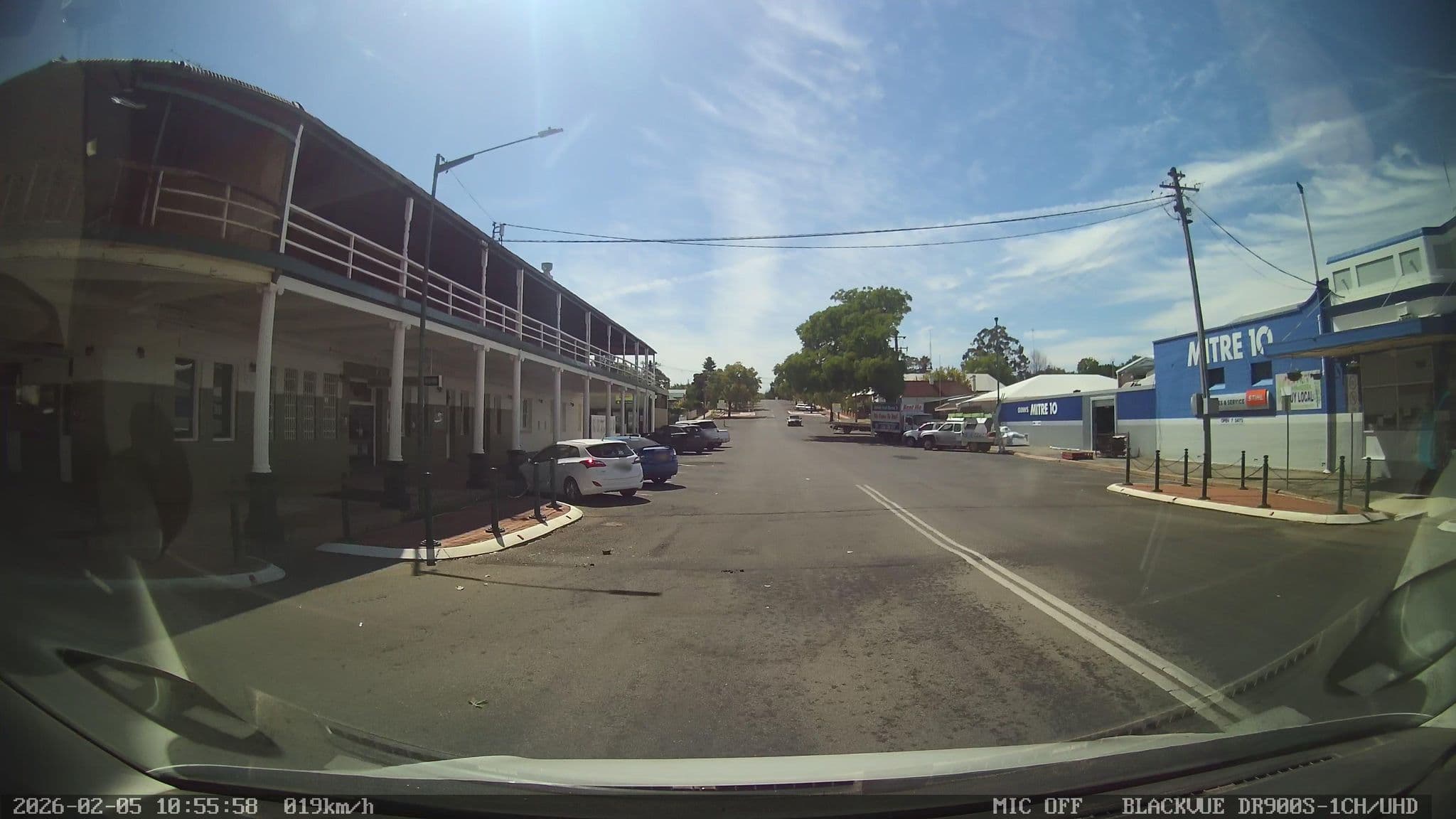 Street view near Bidgee Hotel, Narrandera — © bob3bob3 (CC BY-SA · Mapillary)