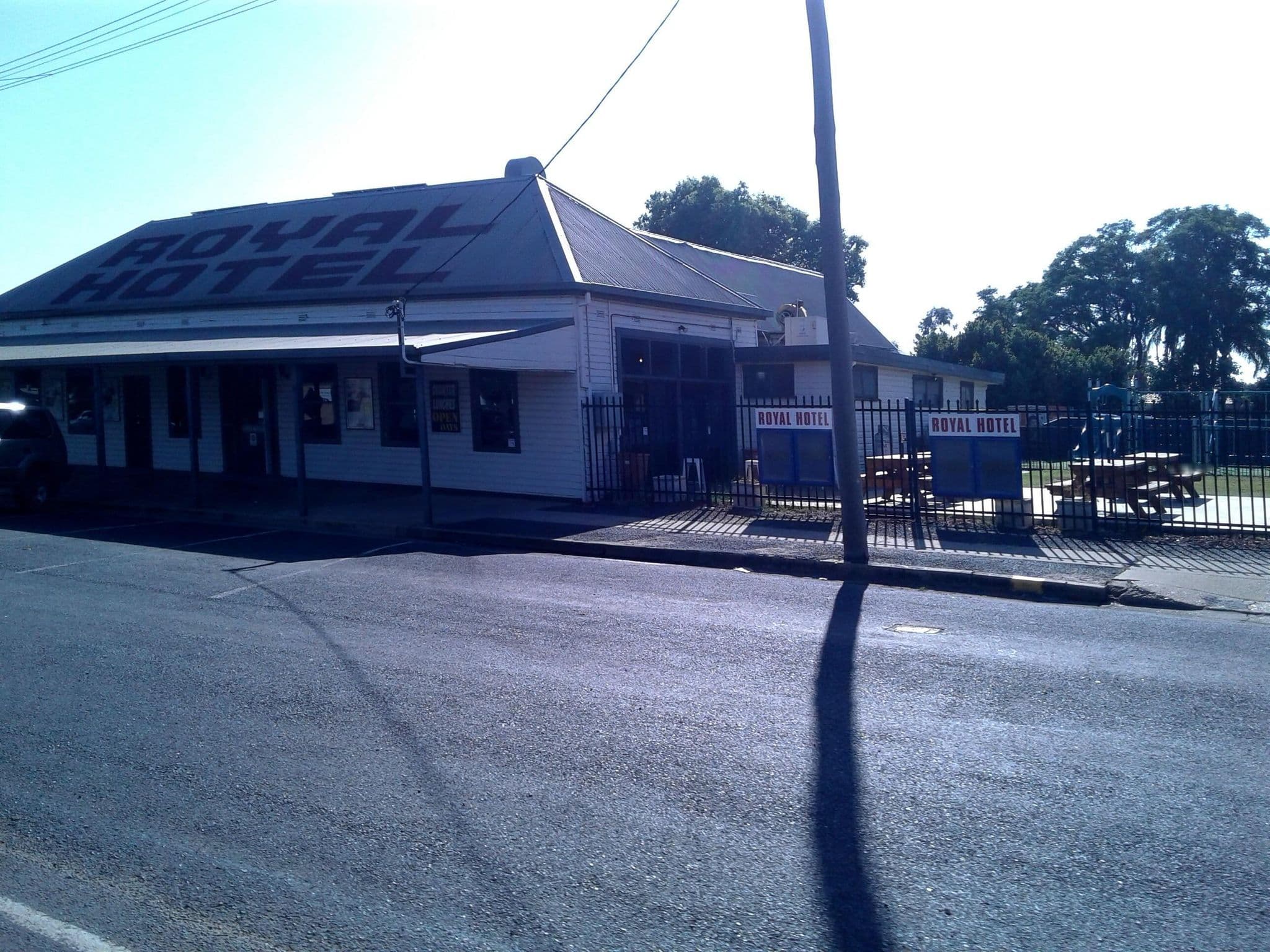 Street view near Royal Hotel, Narromine — © bob3bob3 (CC BY-SA · Mapillary)