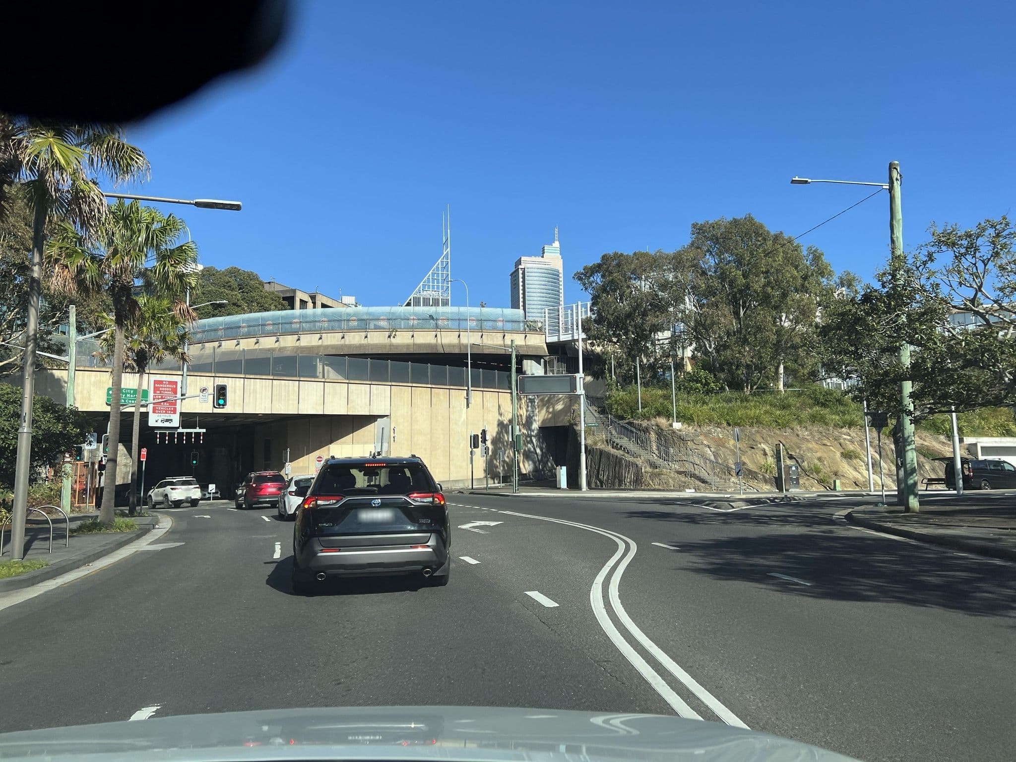 Street view near Bells Hotel, Woolloomooloo — © jlstudio (CC BY-SA · Mapillary)