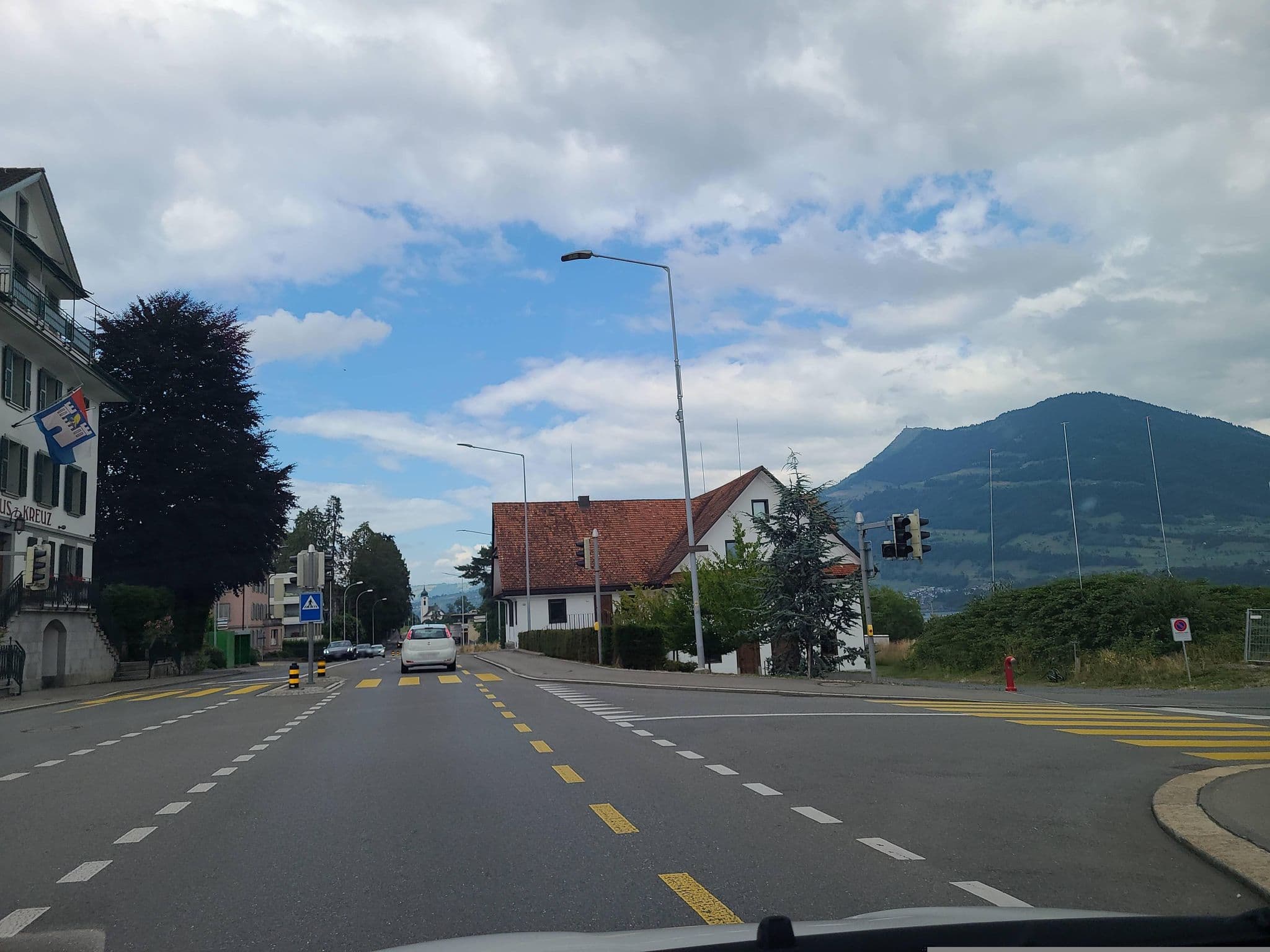 Street view near Gasthof Kreuz, Meggen — © chrisbeddow (CC BY-SA · Mapillary)