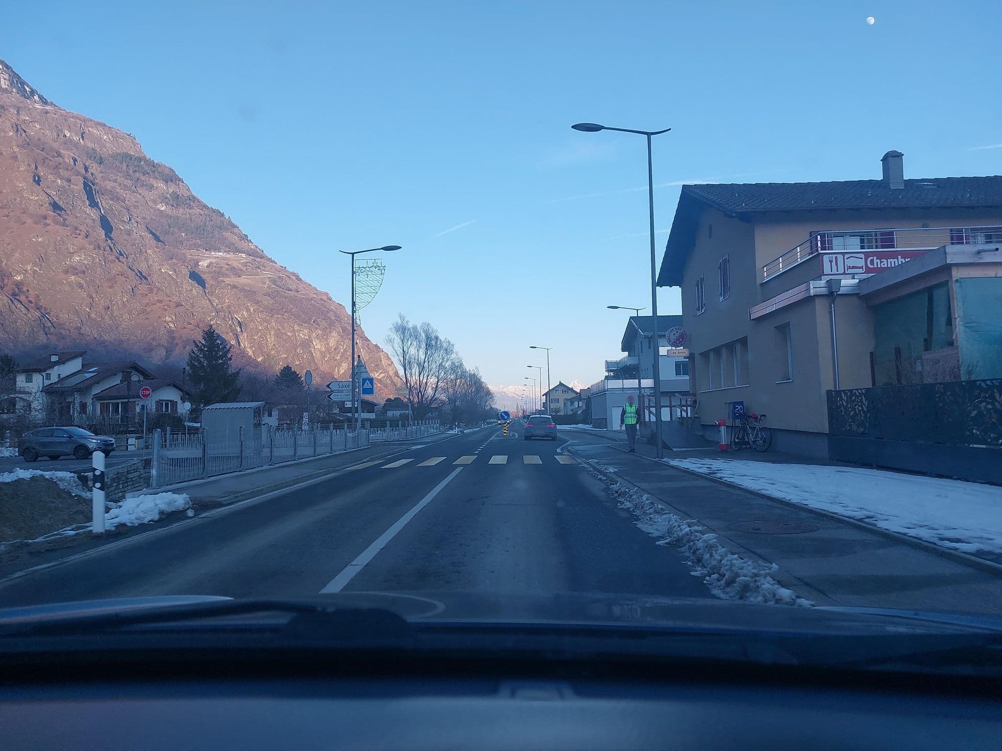 Street view near Café des Amis, Fully — © Balbenar (CC BY-SA · Mapillary)
