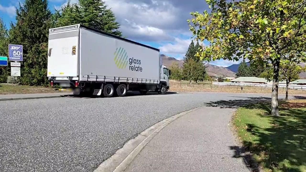 Street view near Lake Dunstan Motel, Cromwell — © roadroid (CC BY-SA · Mapillary)
