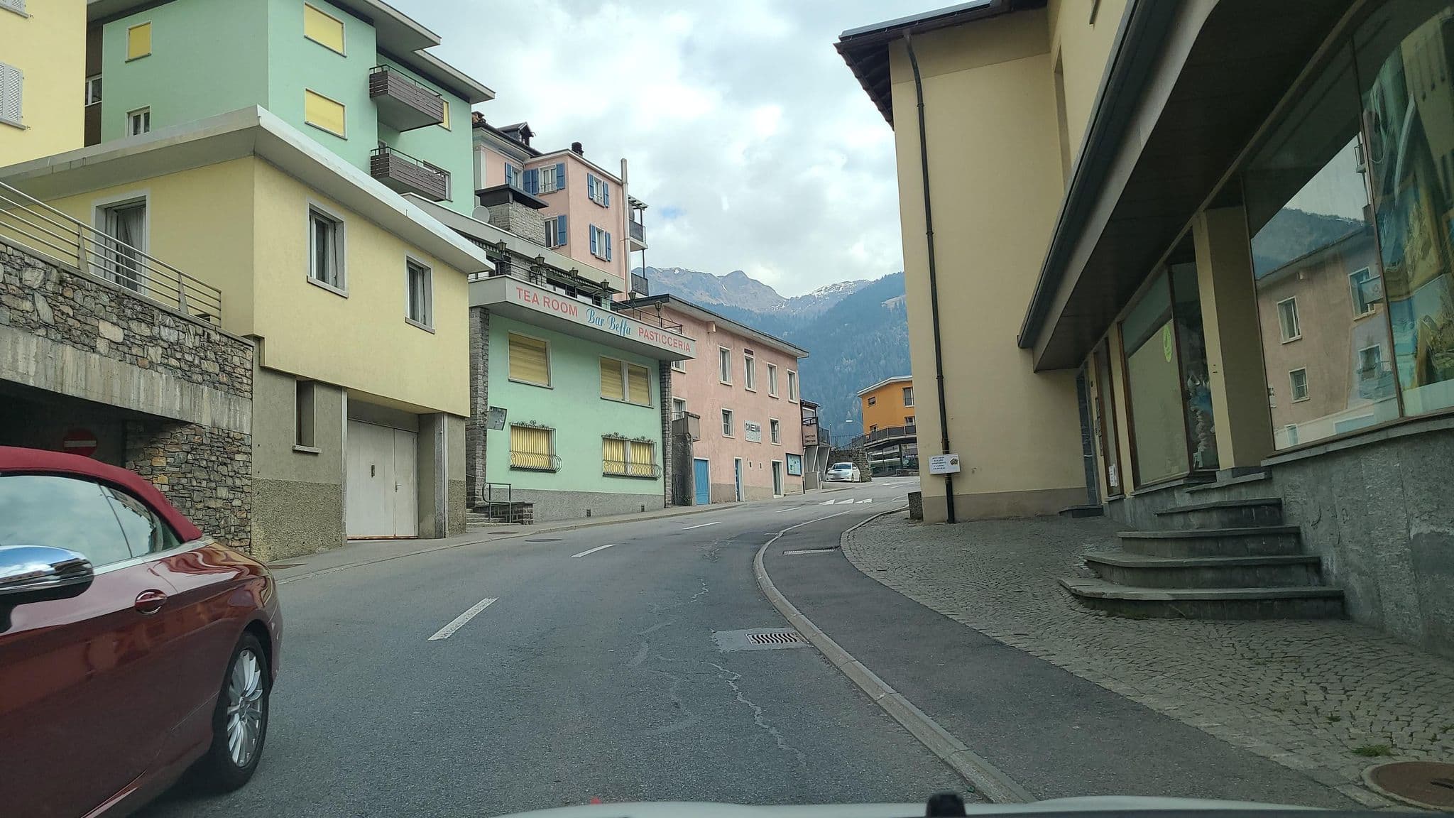Street view near Albergo Motta, Airolo — © chrisbeddow (CC BY-SA · Mapillary)