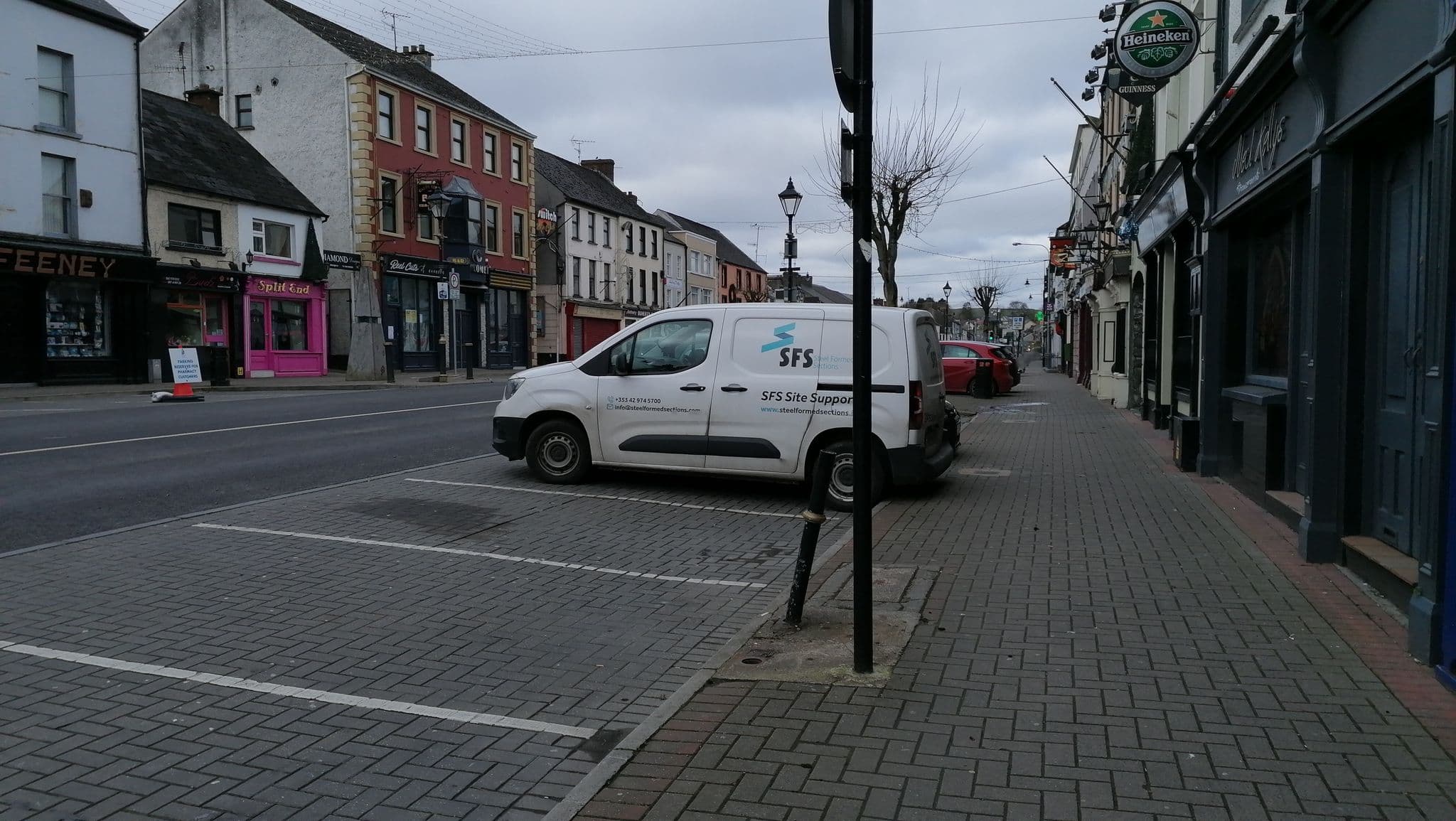 Street view near Conabury Inn, Castleblayney — © francesr (CC BY-SA · Mapillary)