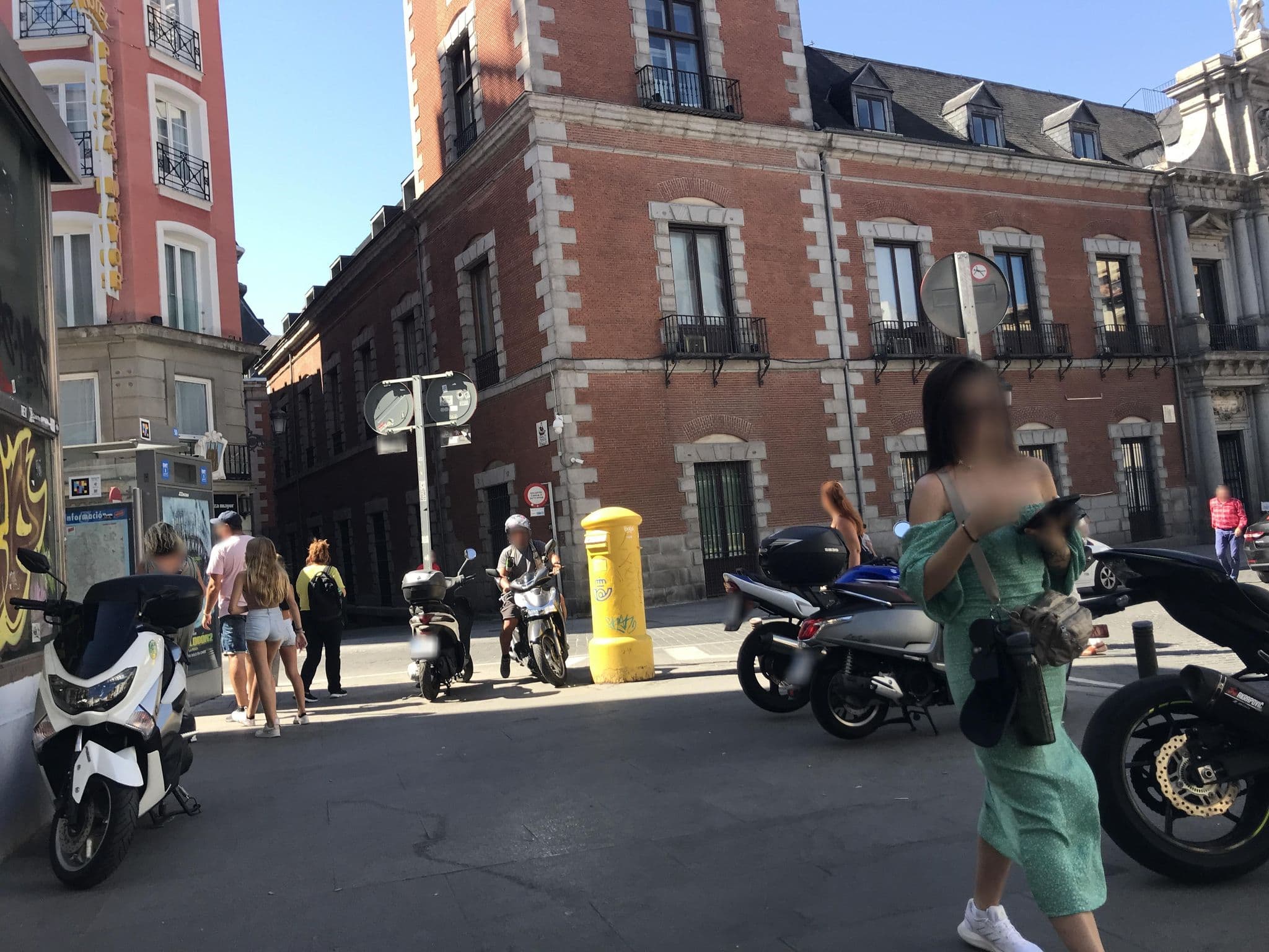 Street view near B&B HOTEL Madrid Centro Plaza Mayor, Sol — © miguel_andrade (CC BY-SA · Mapillary)