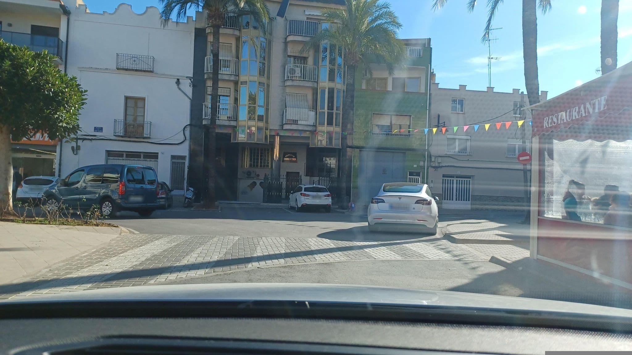 Street view near Hostal Rosaleda, Alcalà de Xivert — © normanm (CC BY-SA · Mapillary)