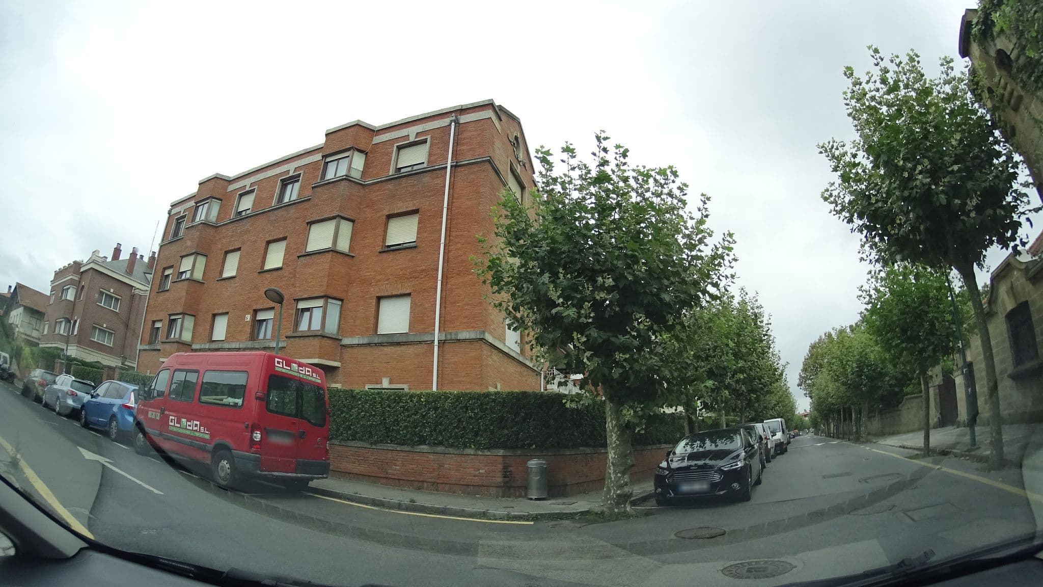 Street view near Palacio Arriluce Hotel en Getxo - Bilbao, Algorta — © robertogeb (CC BY-SA · Mapillary)