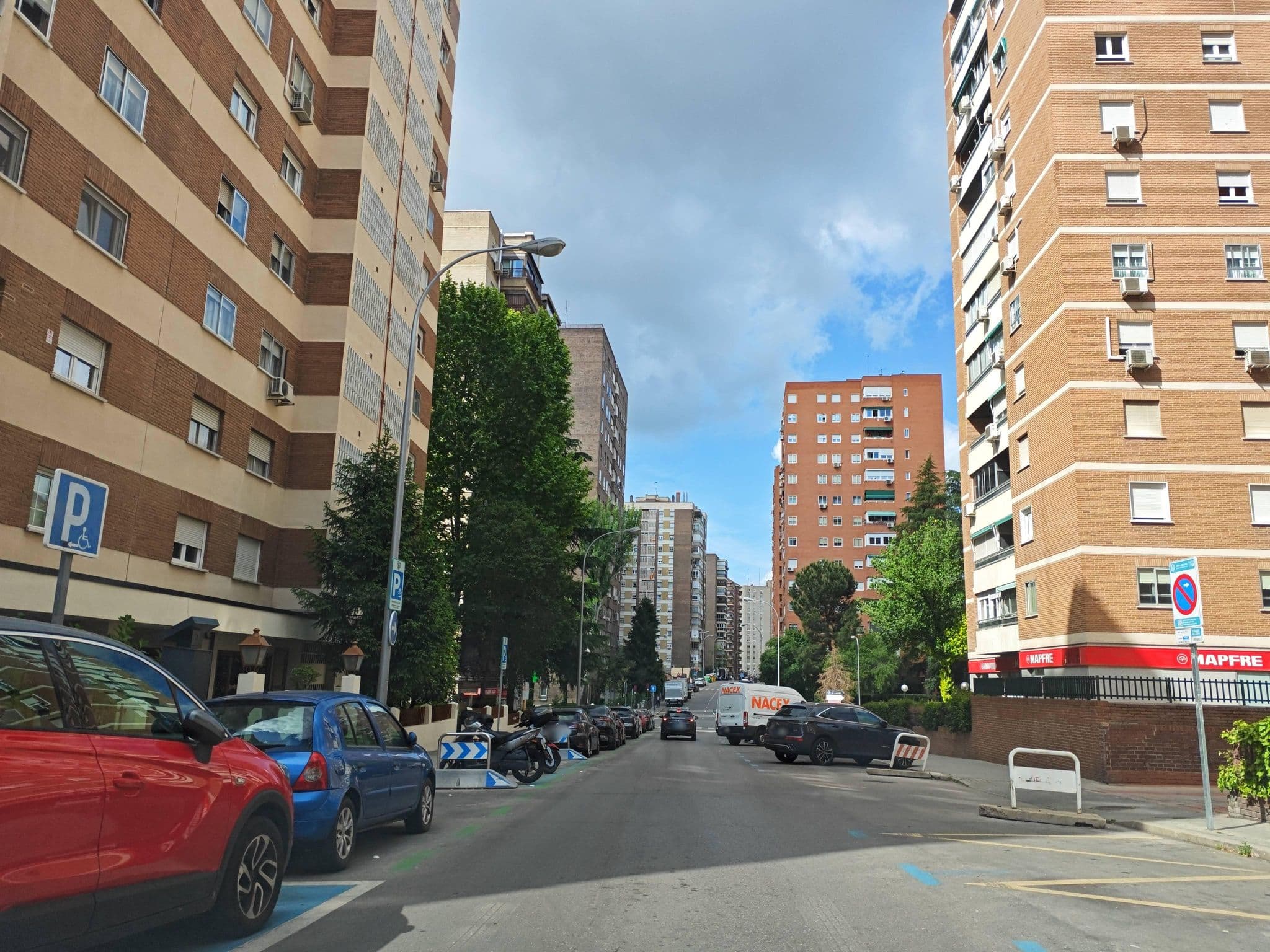 Street view near Parking Hotel, La Paz — © polkillas (CC BY-SA · Mapillary)