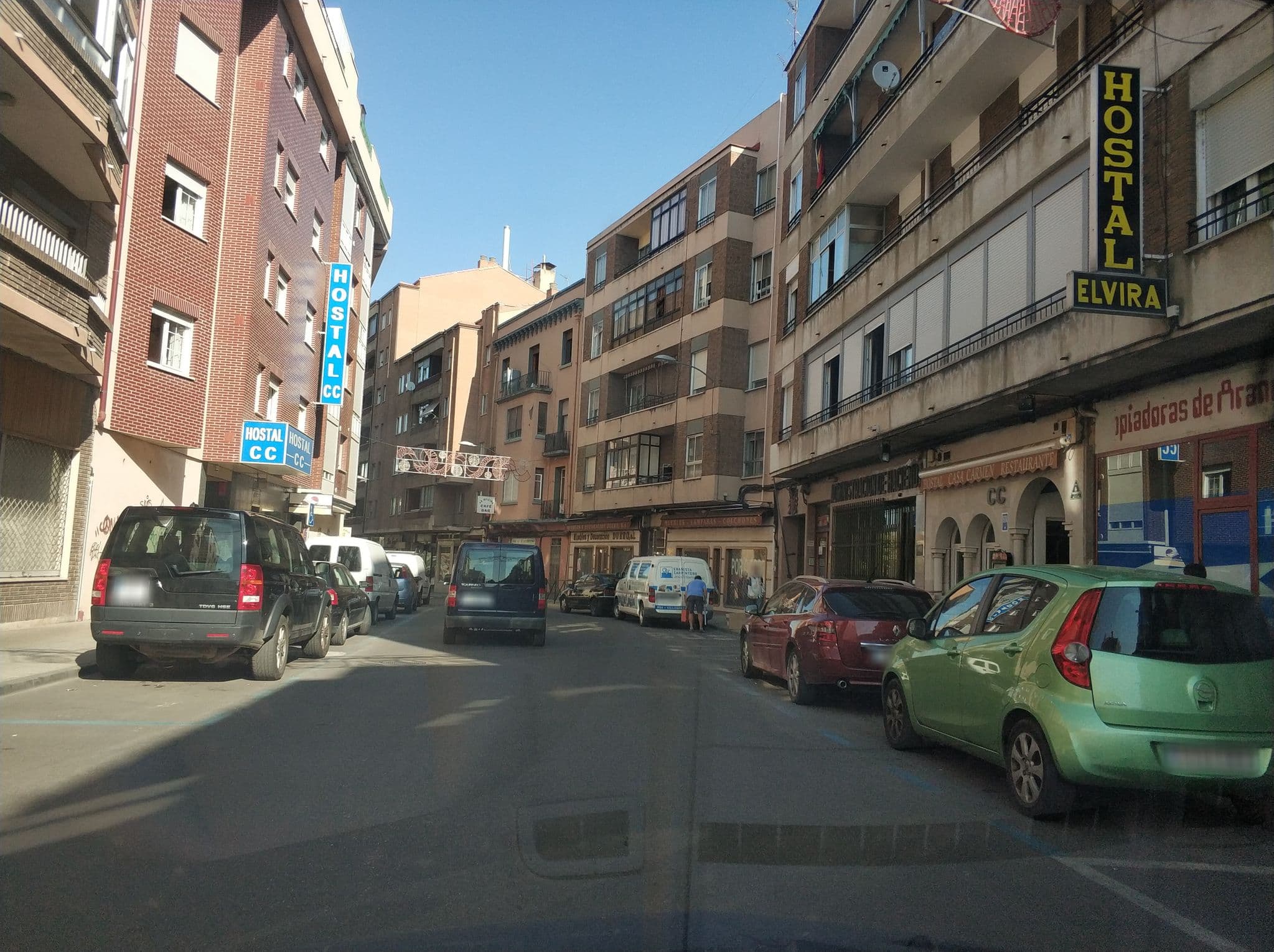 Street view near Hostal Elvira, Aranda de Duero — © sanchi (CC BY-SA · Mapillary)