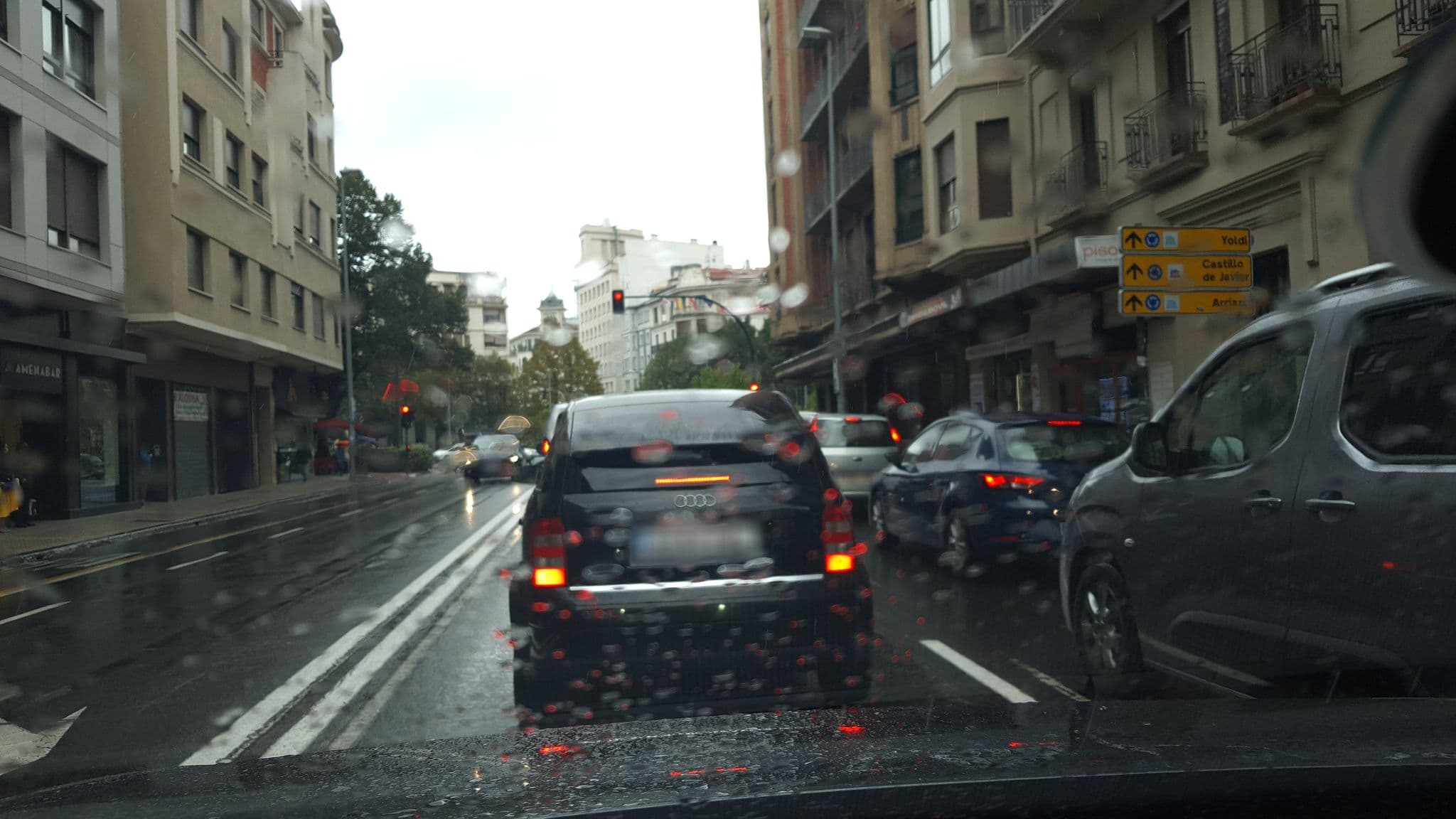 Street view near Hotel Avenida - Pamplona, Segundo Ensanche — © surikat (CC BY-SA · Mapillary)