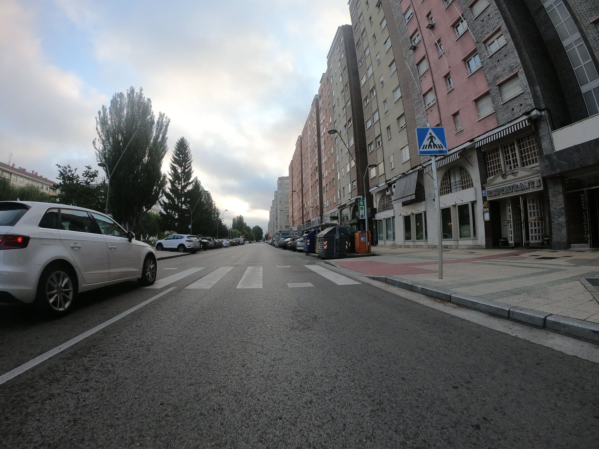 Street view near Hotel Rice Reyes Católicos, Burgos — © sanchi (CC BY-SA · Mapillary)