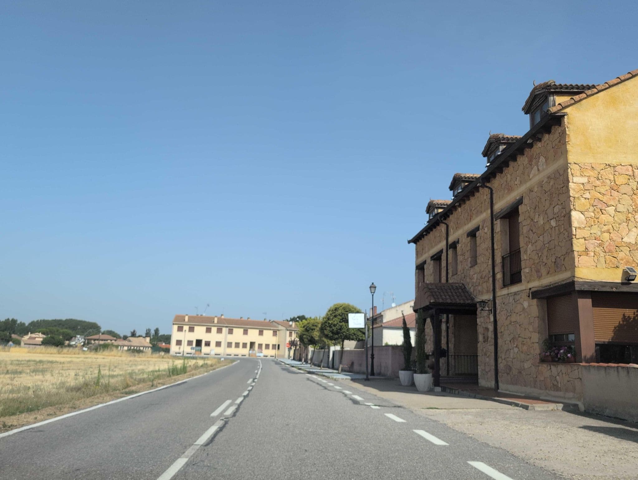 Street view near Hotel Rural Puerta al Duratón, Cantalejo — © Albergarri788 (CC BY-SA · Mapillary)
