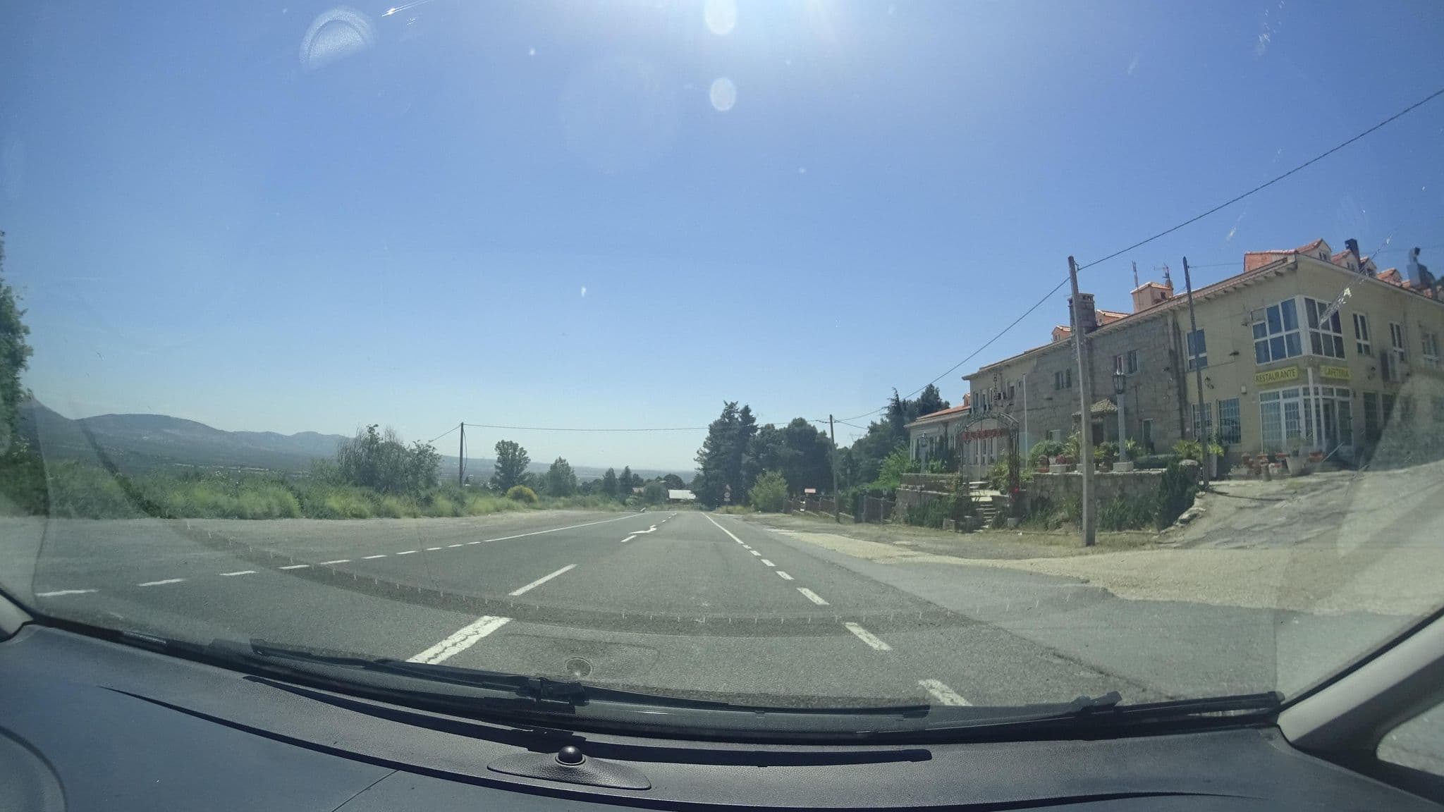 Street view near Hotel Sierra Oriente (hotel de 2 hojas de roble), Guadarrama — © robertogeb (CC BY-SA · Mapillary)