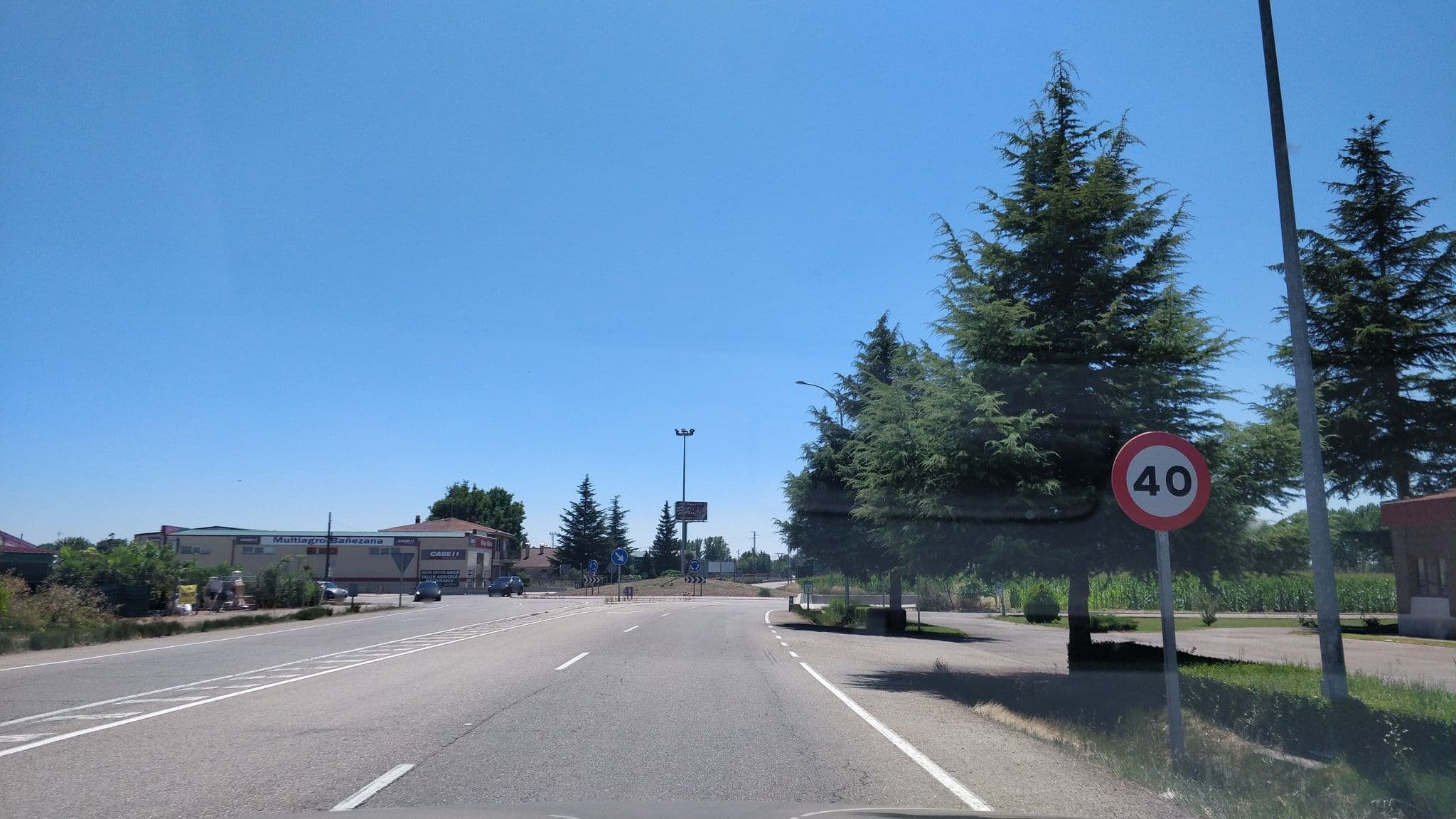 Street view near Hostal Rioverde, La Bañeza — © azuledu (CC BY-SA · Mapillary)