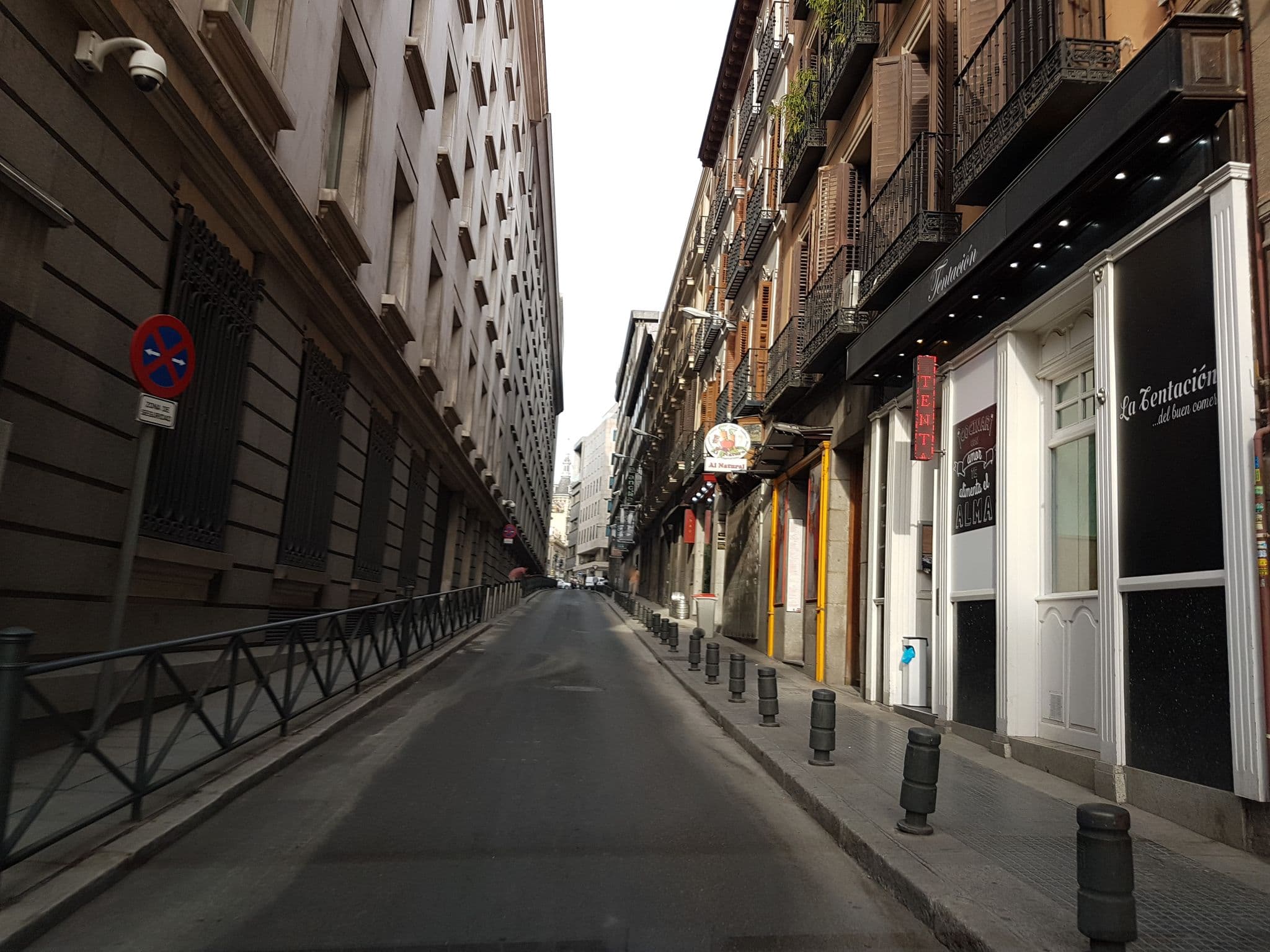 Street view near Hostal Oporto, Las Cortes — © Ralvar (CC BY-SA · Mapillary)
