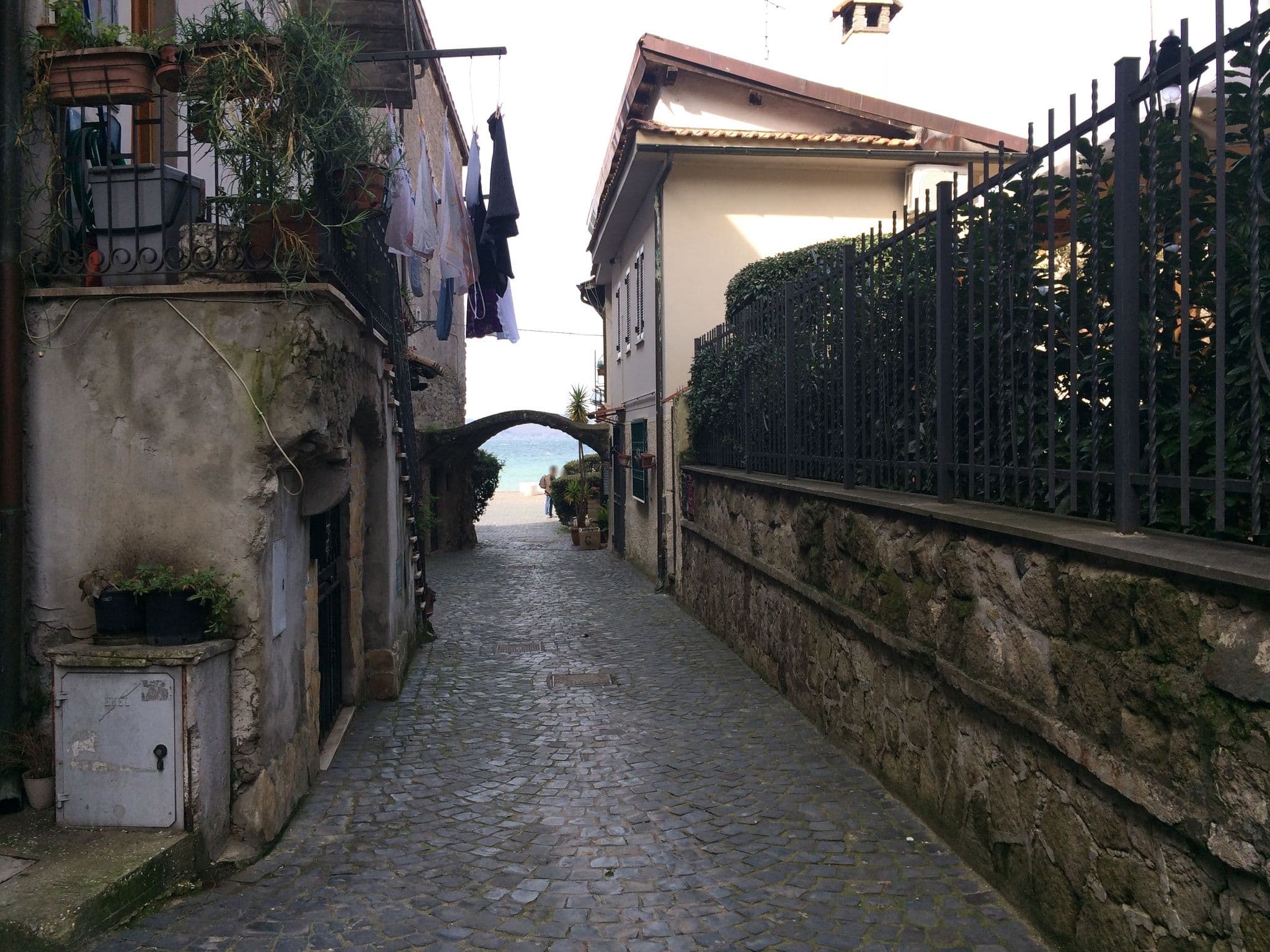 Street view near B&B al Vicolo dei Pescatori, Anguillara Sabazia — © archeorosati (CC BY-SA · Mapillary)