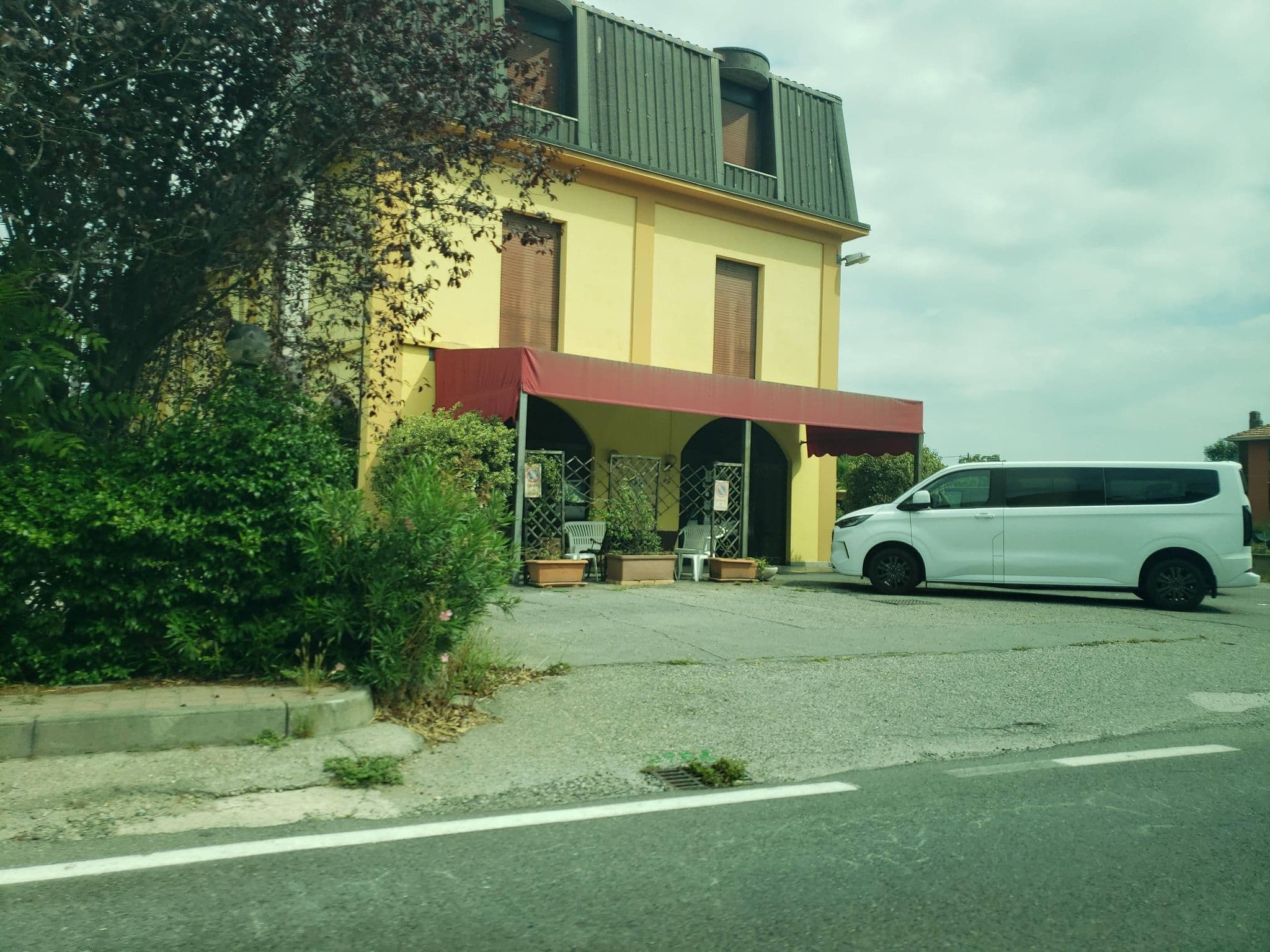 Street view near AER HOTEL MALPENSA, Oleggio — © mapfool (CC BY-SA · Mapillary)