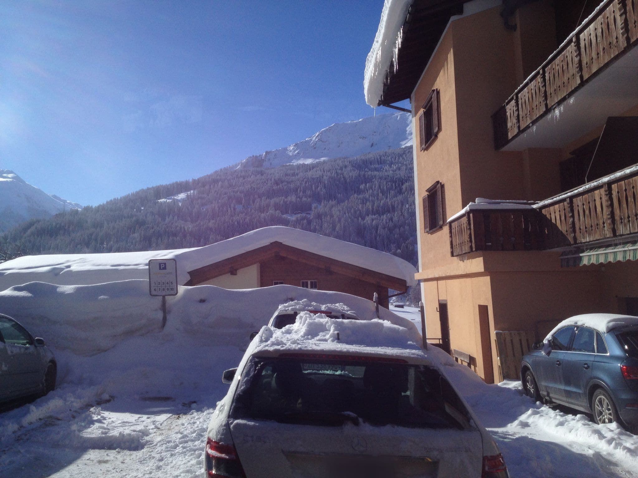 Street view near Madrisa Lodge, Klosters Serneus — © elgaard (CC BY-SA · Mapillary)