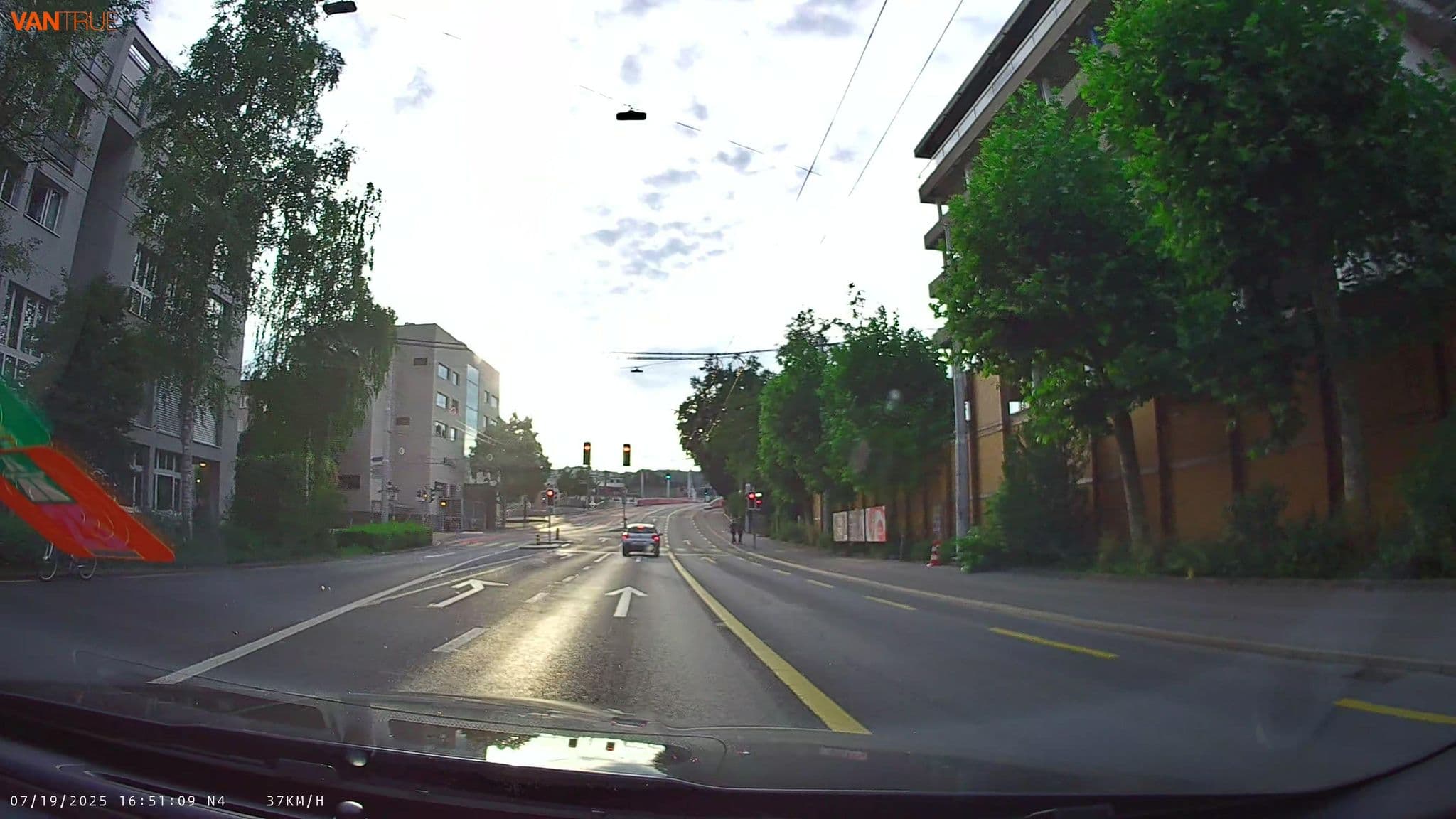 Street view near Stadthotel Tribschen, Luzern — © fcignat (CC BY-SA · Mapillary)