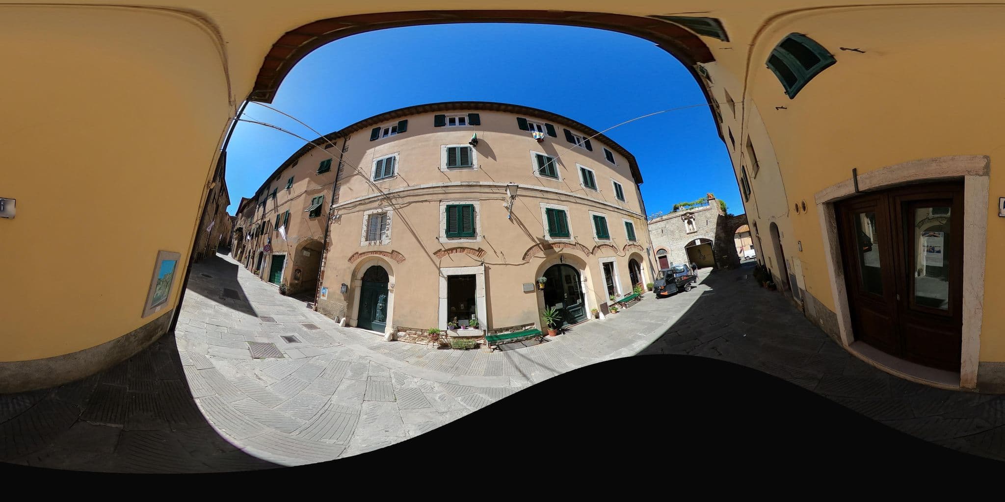 Street view near Tuscany Lodge, Campiglia Marittima — © momix (CC BY-SA · Mapillary)