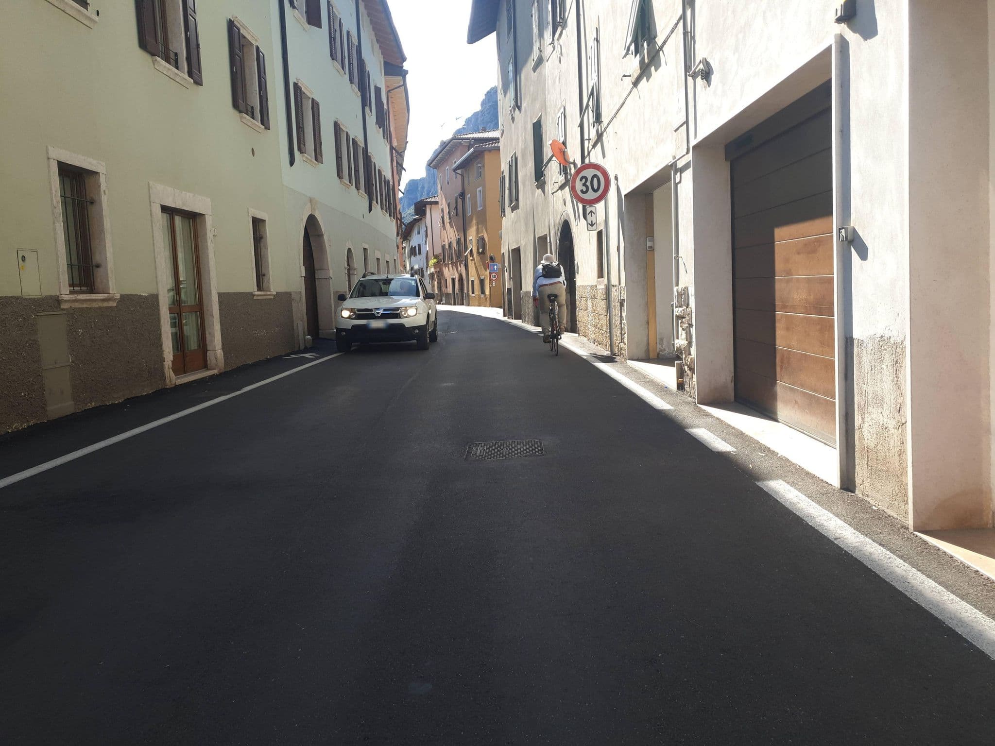 Street view near Albergo Residence Caffè Centrale, Dro — © voschix (CC BY-SA · Mapillary)
