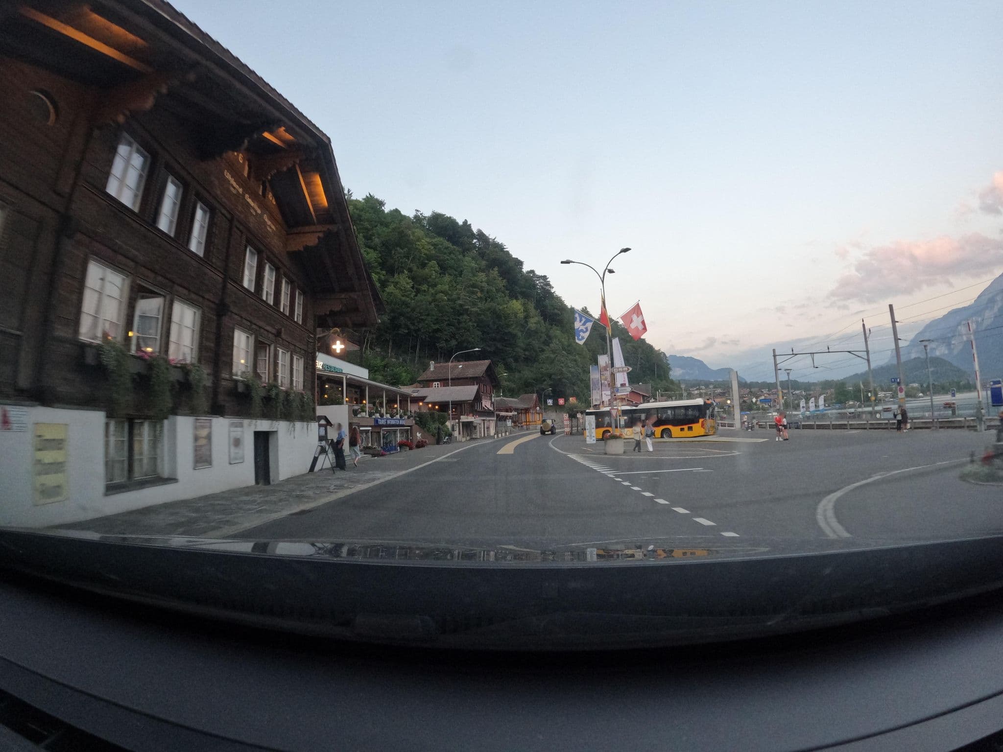 Street view near Weisses Kreuz, Brienz — © vinisa (CC BY-SA · Mapillary)