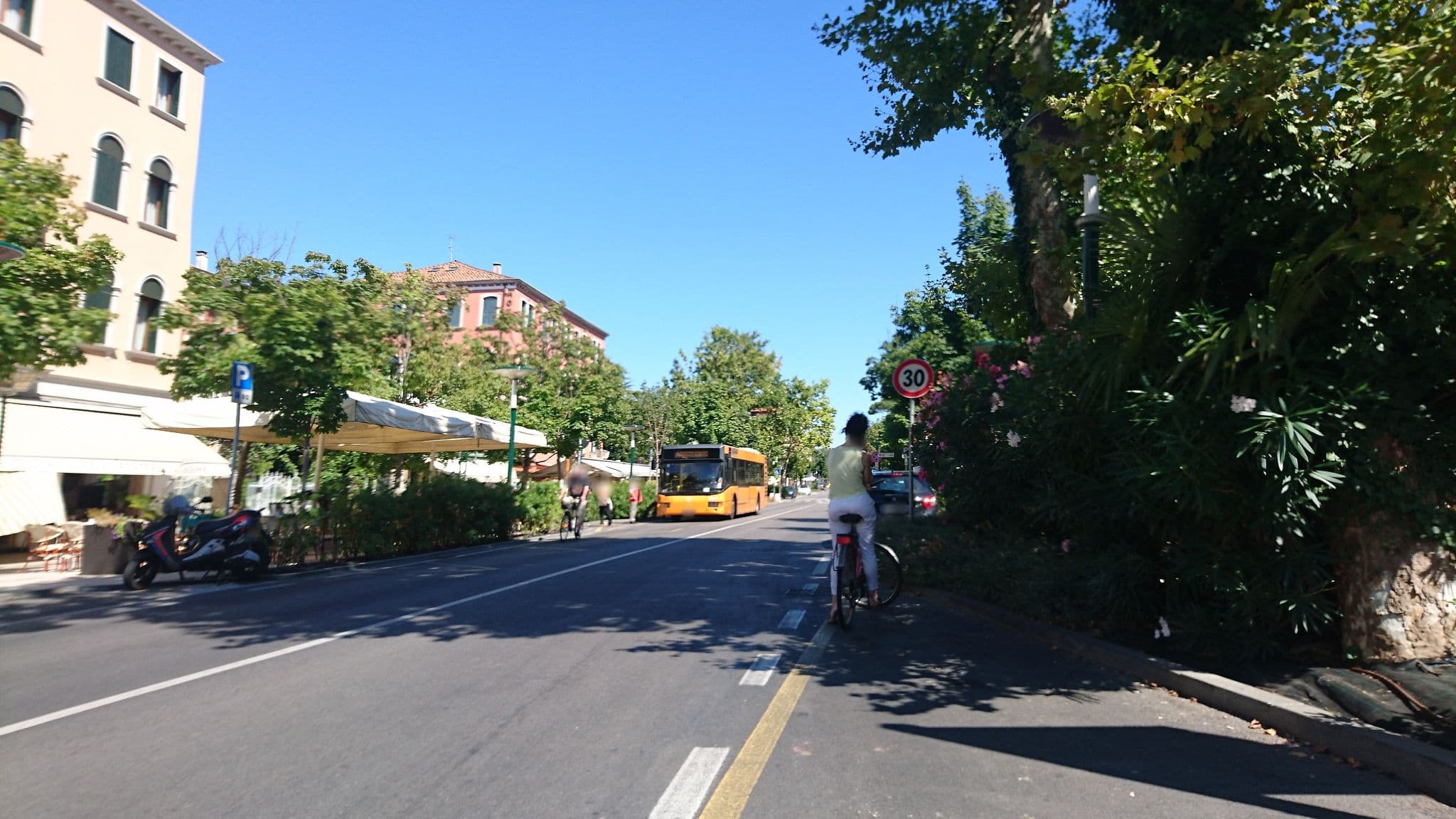 Street view near Ausonia Hungaria - 5-star Luxury Hotel, Lido — © voschix (CC BY-SA · Mapillary)