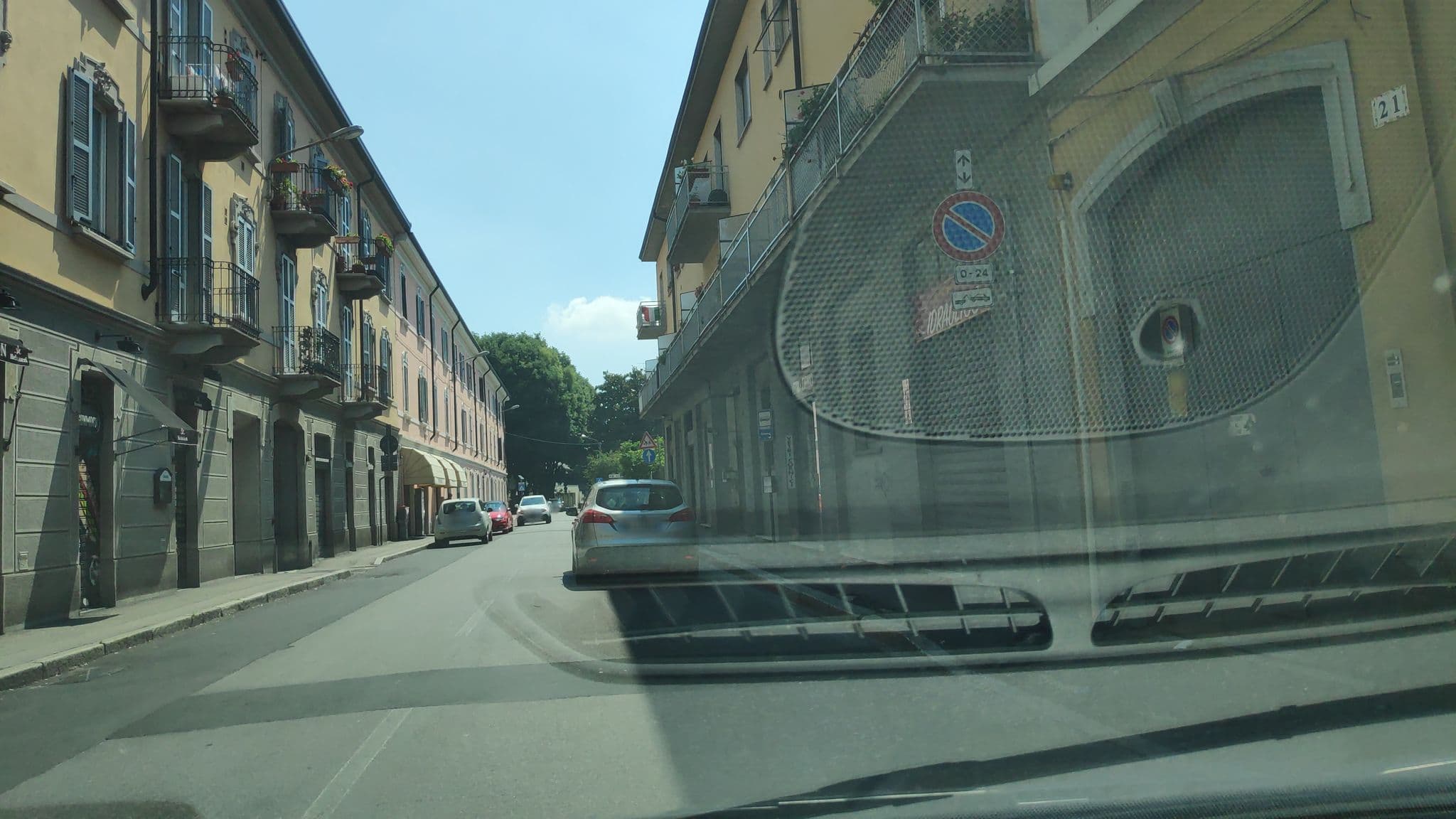Street view near Al Giardino Segreto, Monza — © marcuscalabresus (CC BY-SA · Mapillary)