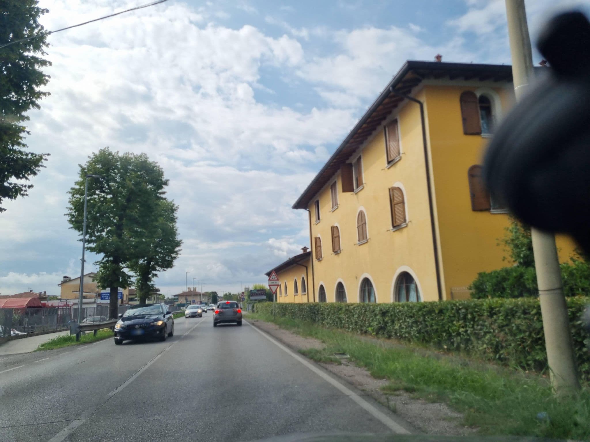 Street view near Albergo Le Piante, Manerba del Garda — © dsmm (CC BY-SA · Mapillary)