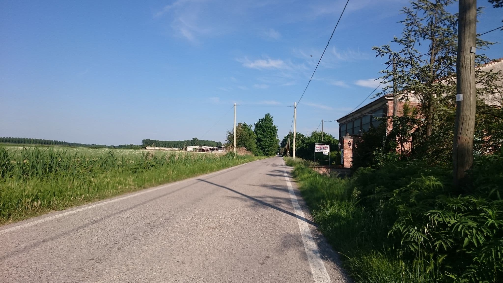 Street view near Agriturismo Corte Boaria Bassa Castel D'Ario, Roncoferraro — © voschix (CC BY-SA · Mapillary)
