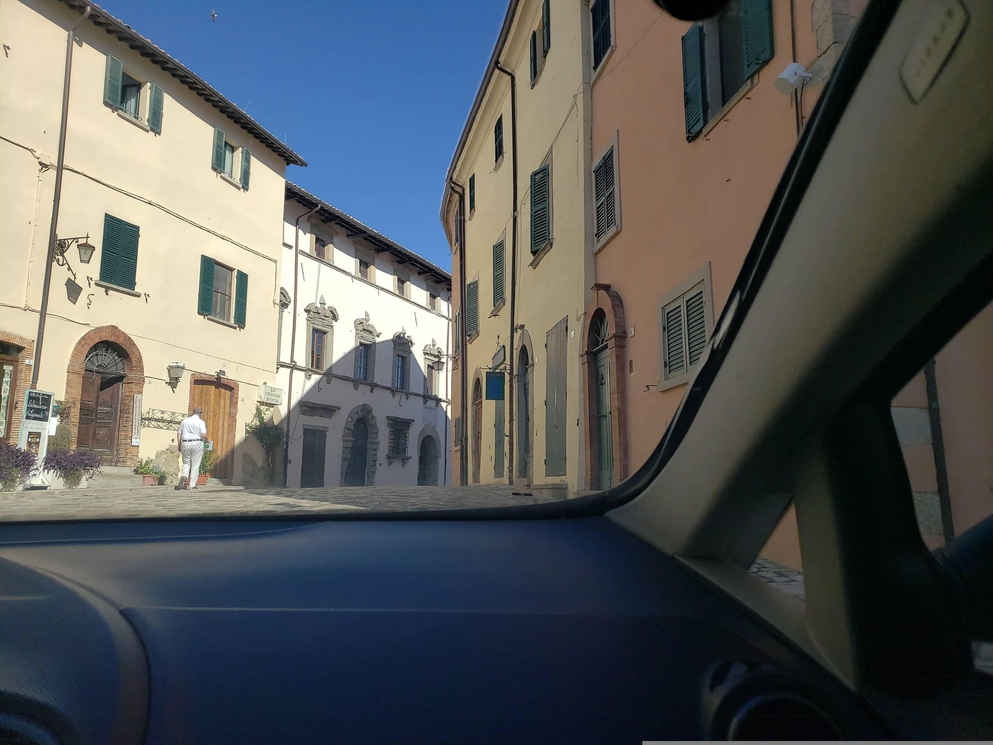 Street view near Montefeltro B&B, Secchiano — © mapfool (CC BY-SA · Mapillary)
