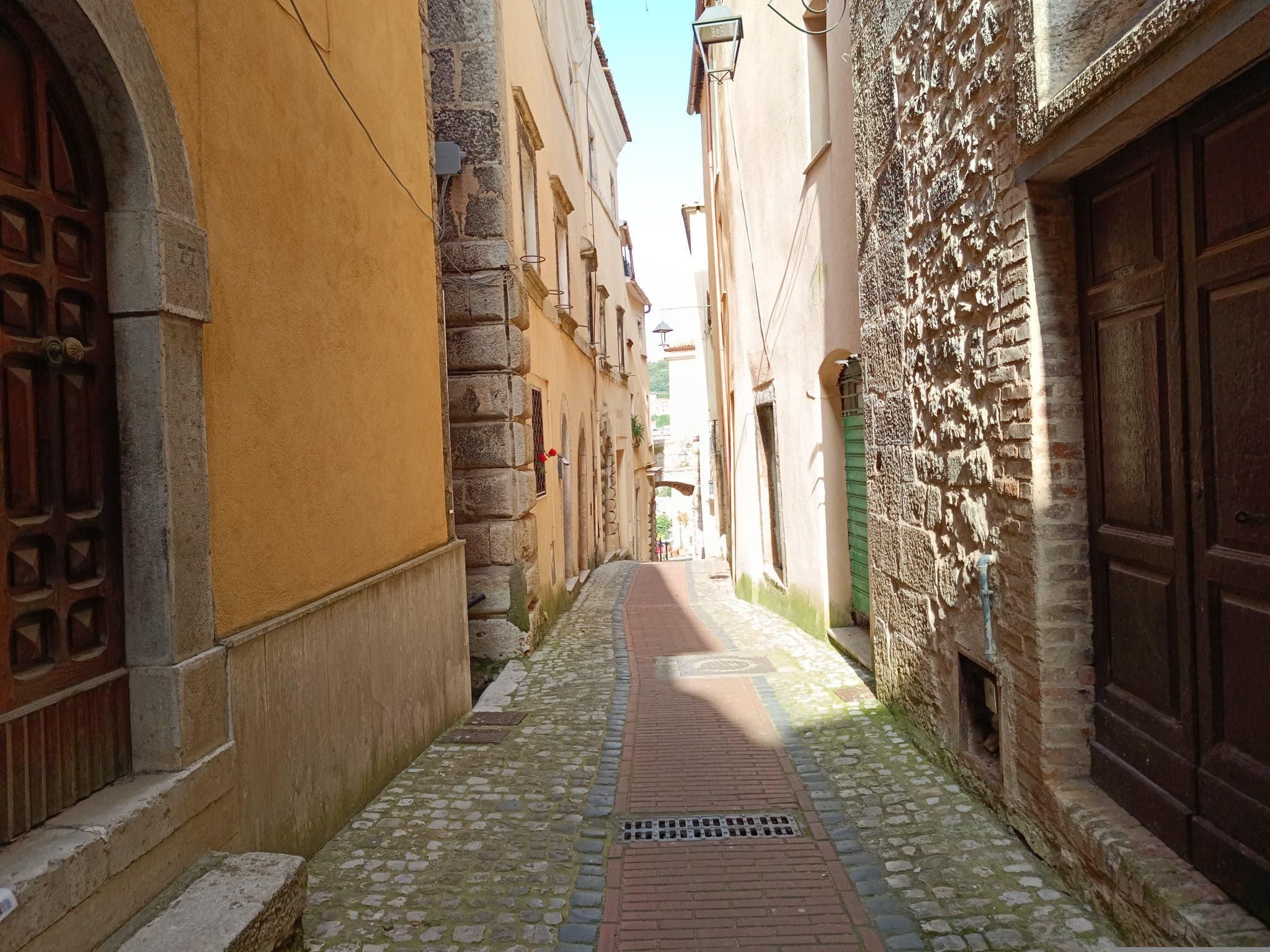 Street view near Albergo Diffuso del Grand Tour, Sonnino — © odiug (CC BY-SA · Mapillary)