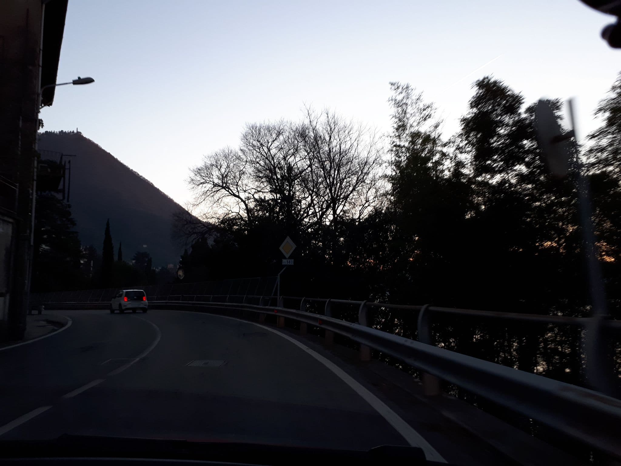 Street view near Casa Giulietta Caronti with view of lake Como, Blevio — © kaitu (CC BY-SA · Mapillary)