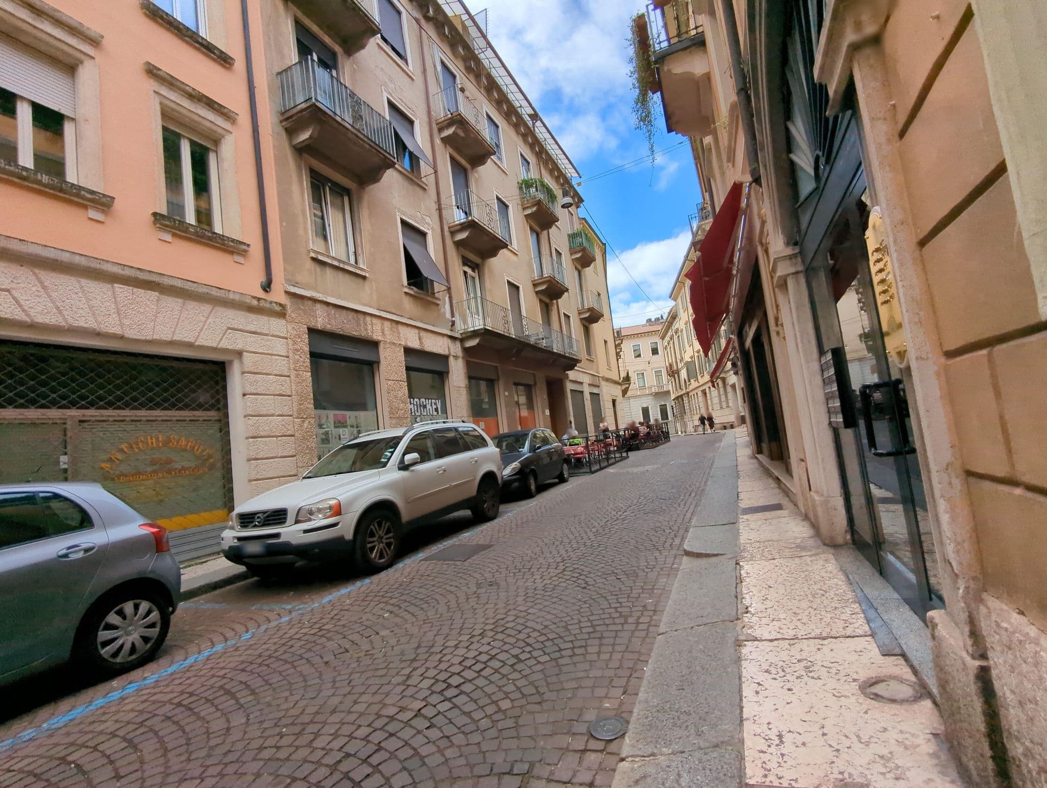 Street view near Verona Hotel, Verona — © ente (CC BY-SA · Mapillary)