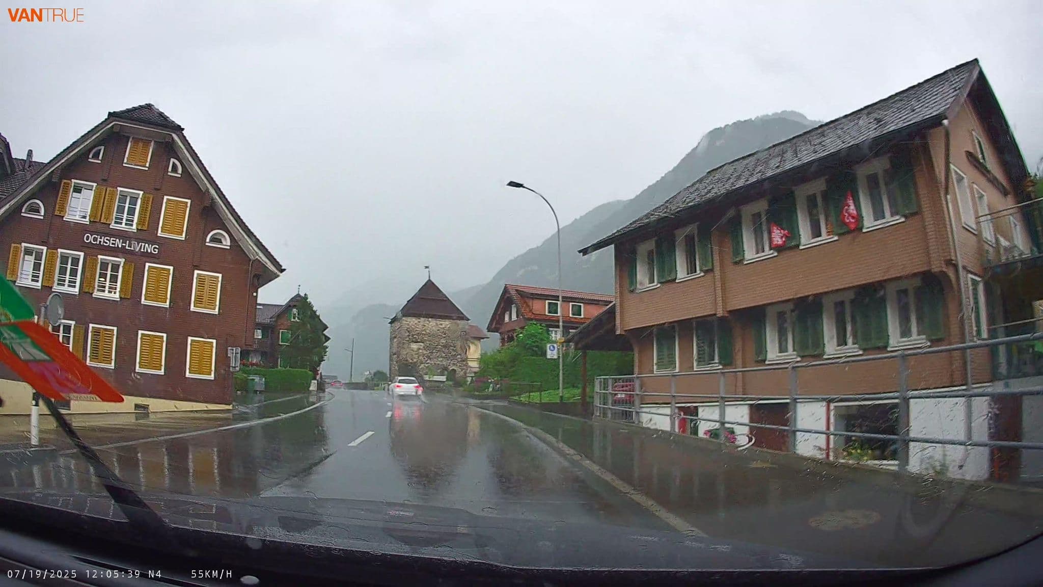 Street view near Ochsen-Living, Wolfenschiessen — © fcignat (CC BY-SA · Mapillary)