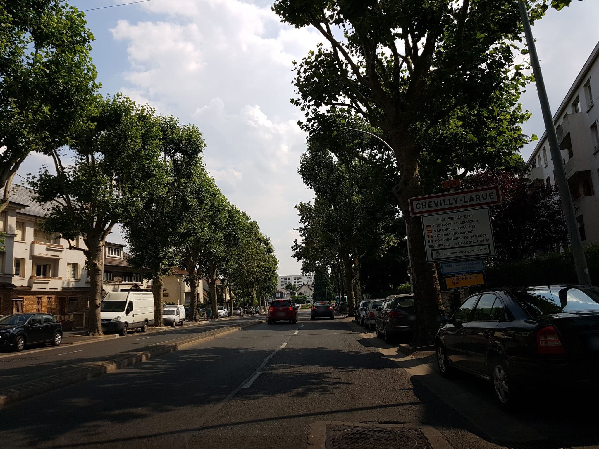 Street view near Appart Hotel PANAMBI, L'Haÿ-les-Roses — © fgouget (CC BY-SA · Mapillary)