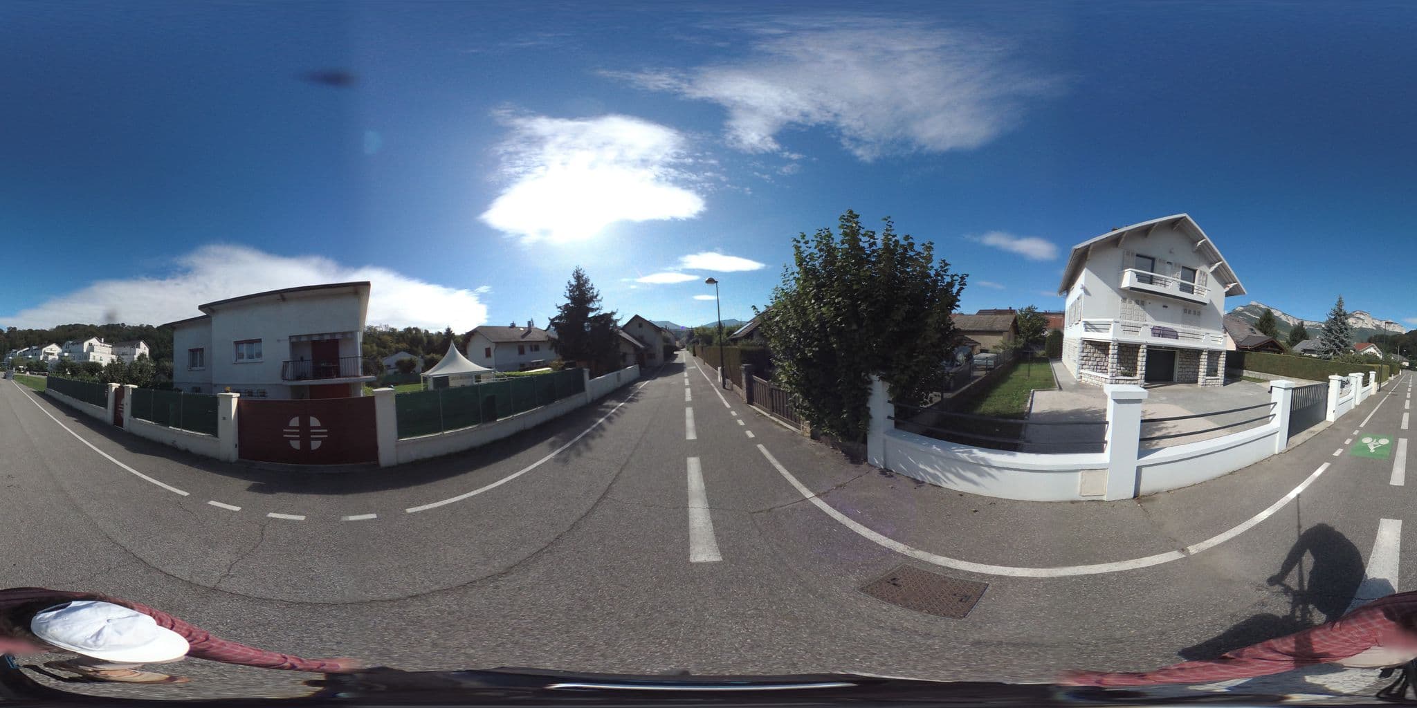 Street view near La Porte des Alpes, La Ravoire — © geovelo (CC BY-SA · Mapillary)